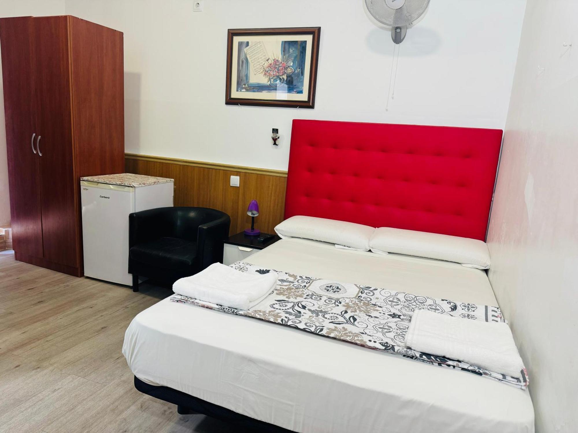 Hostal Mont Thabor บาร์เซโลนา ภายนอก รูปภาพ