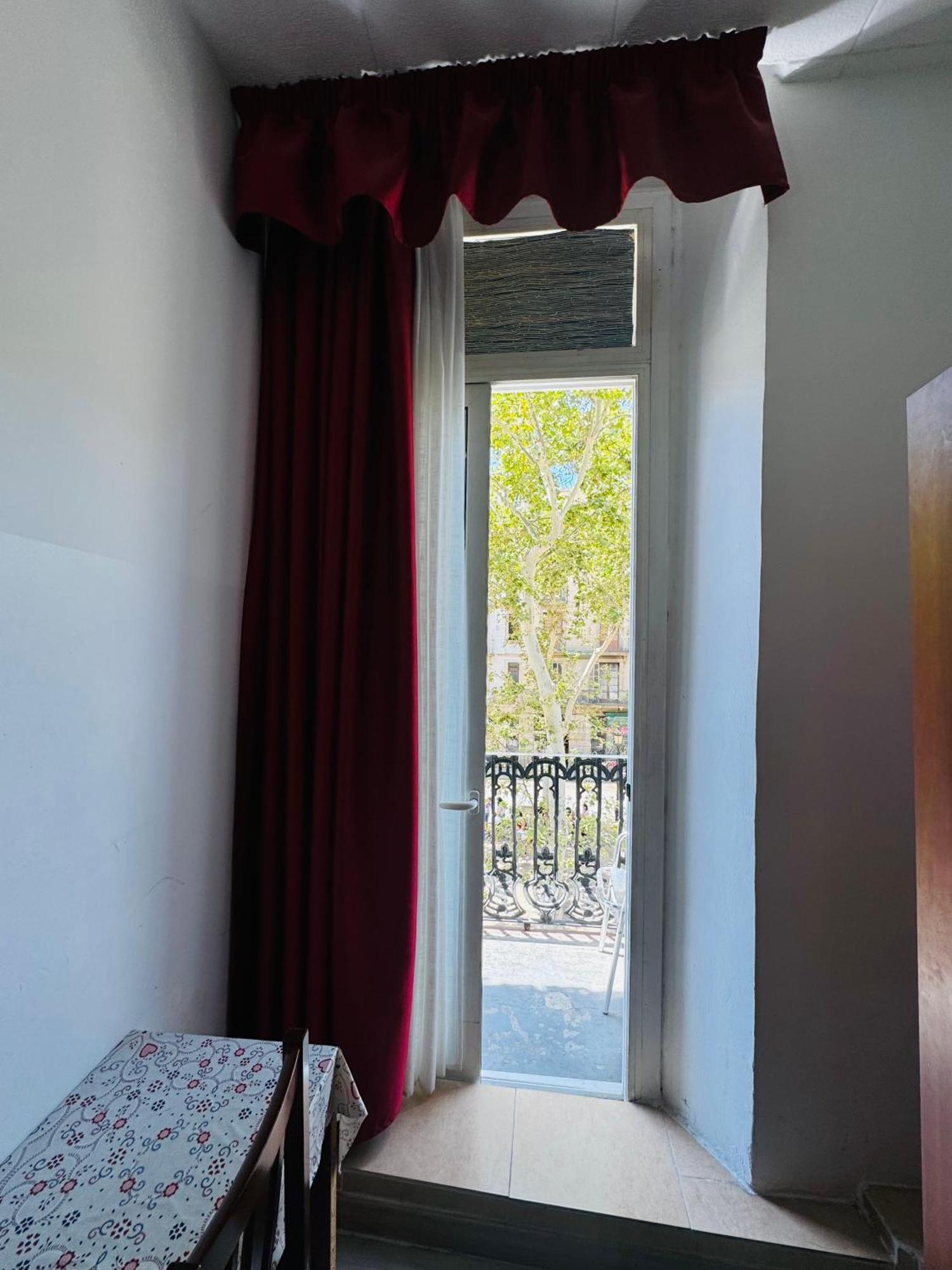 Hostal Mont Thabor บาร์เซโลนา ภายนอก รูปภาพ