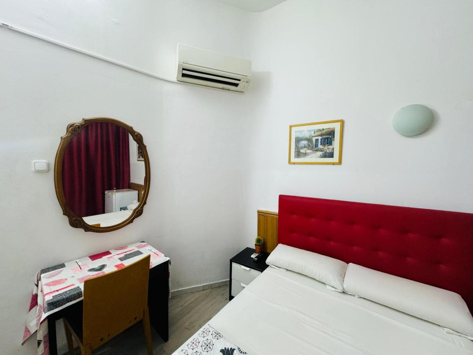 Hostal Mont Thabor บาร์เซโลนา ภายนอก รูปภาพ