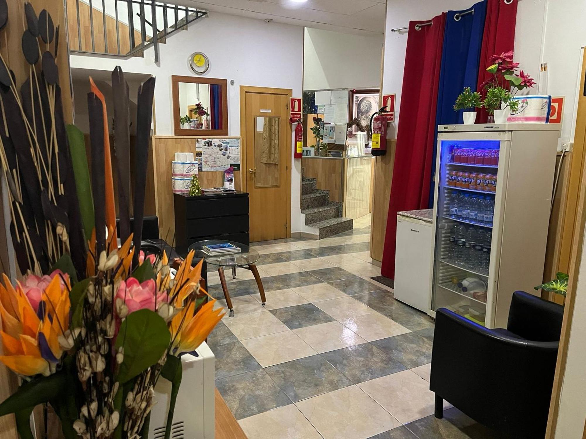 Hostal Mont Thabor บาร์เซโลนา ภายนอก รูปภาพ