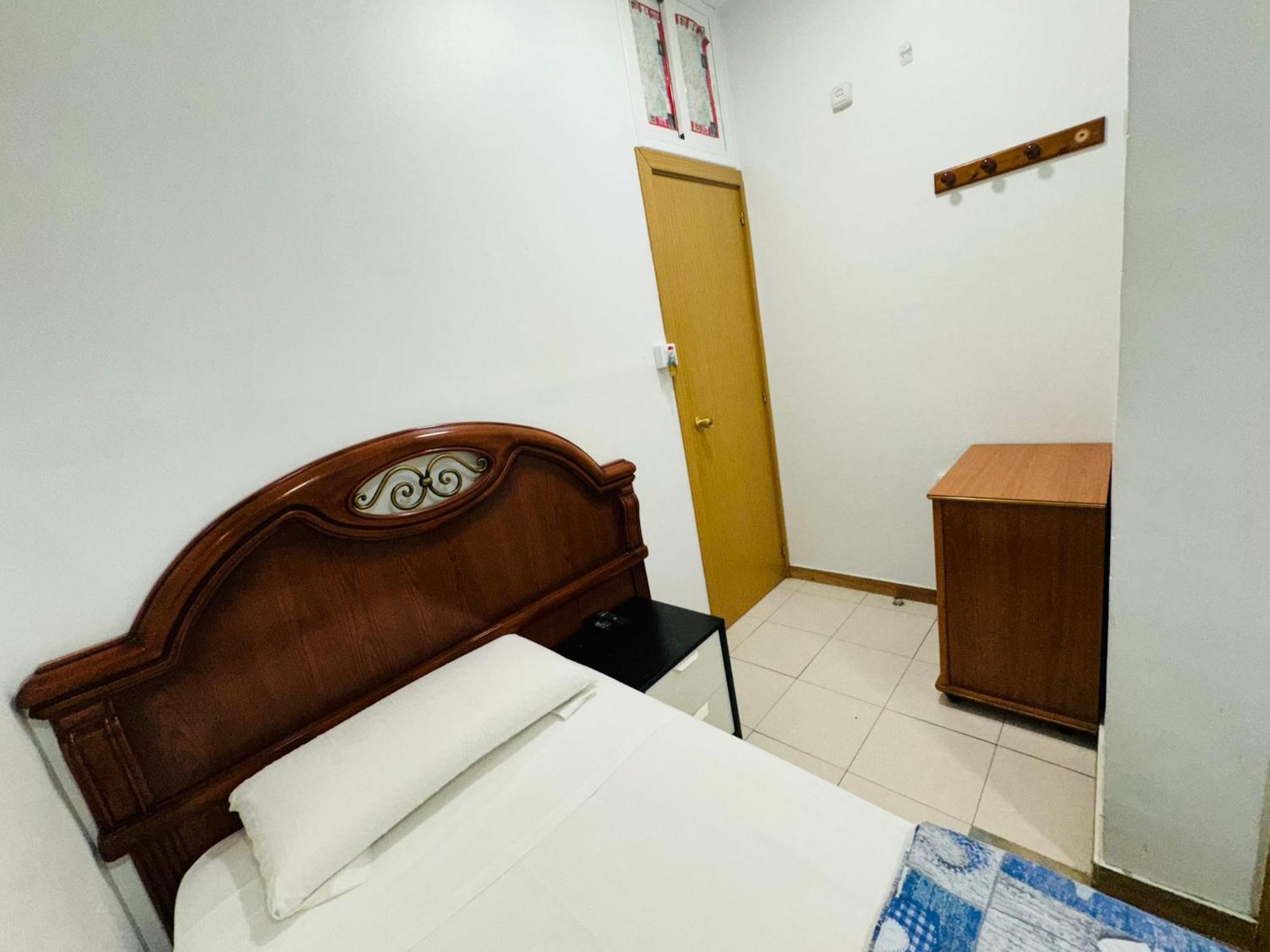 Hostal Mont Thabor บาร์เซโลนา ภายนอก รูปภาพ