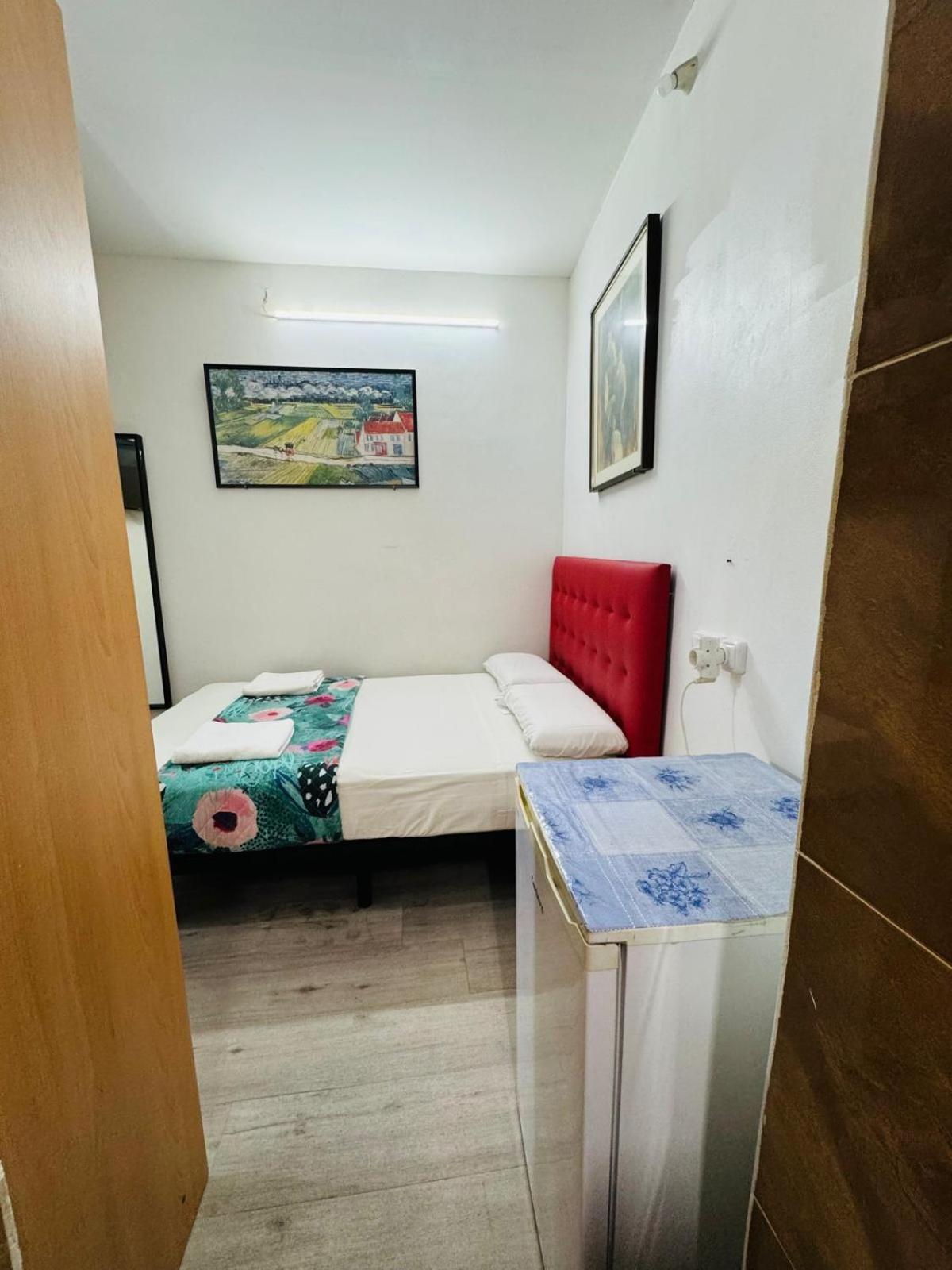 Hostal Mont Thabor บาร์เซโลนา ภายนอก รูปภาพ