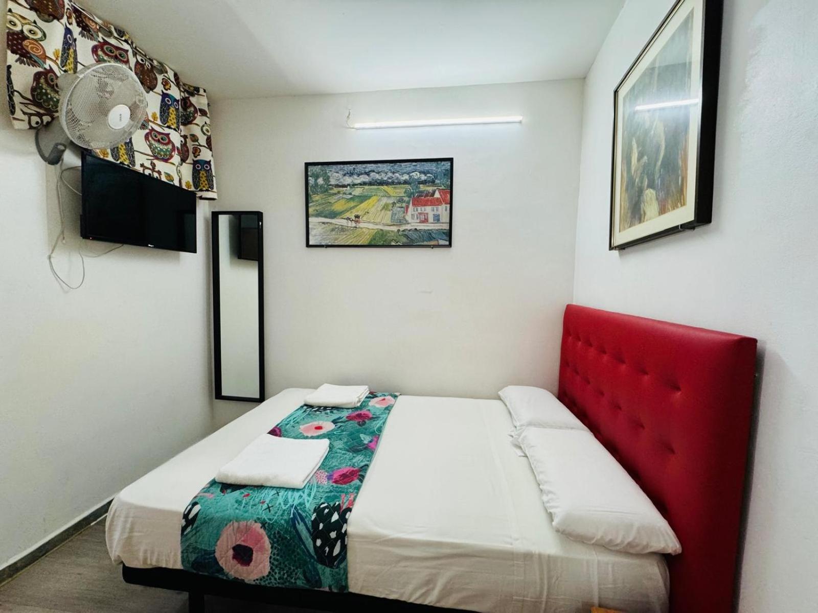 Hostal Mont Thabor บาร์เซโลนา ภายนอก รูปภาพ