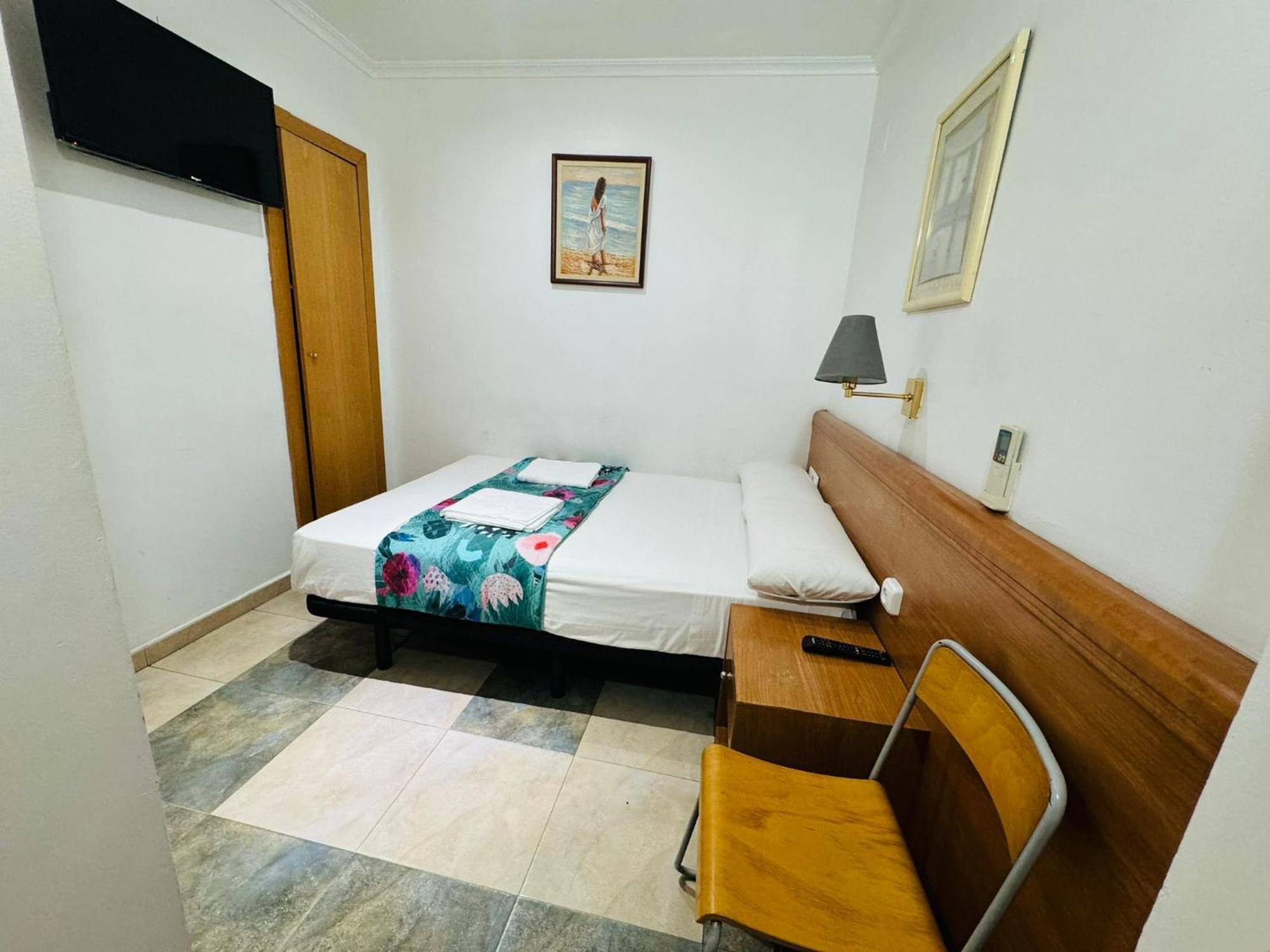 Hostal Mont Thabor บาร์เซโลนา ภายนอก รูปภาพ