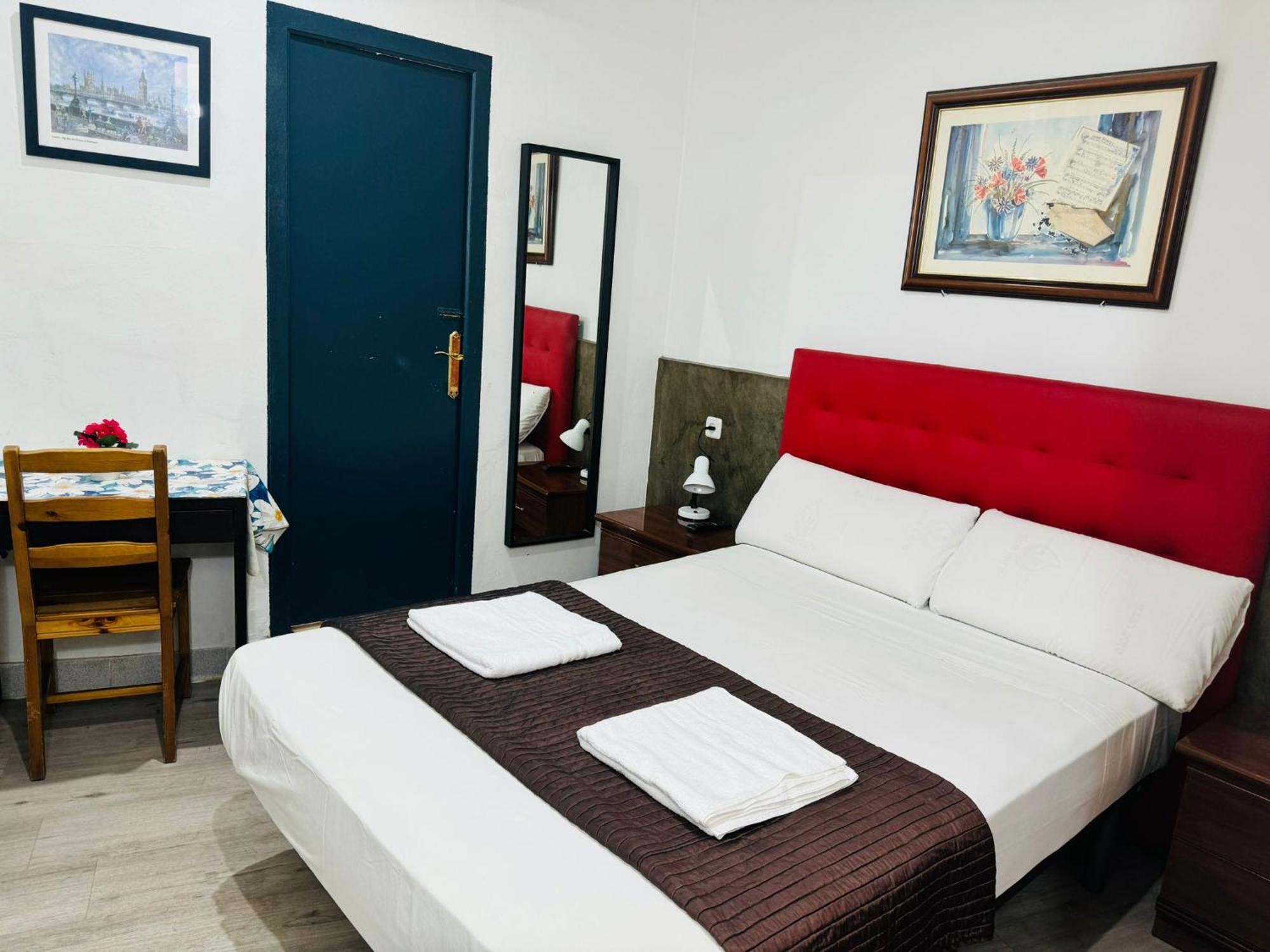 Hostal Mont Thabor บาร์เซโลนา ภายนอก รูปภาพ