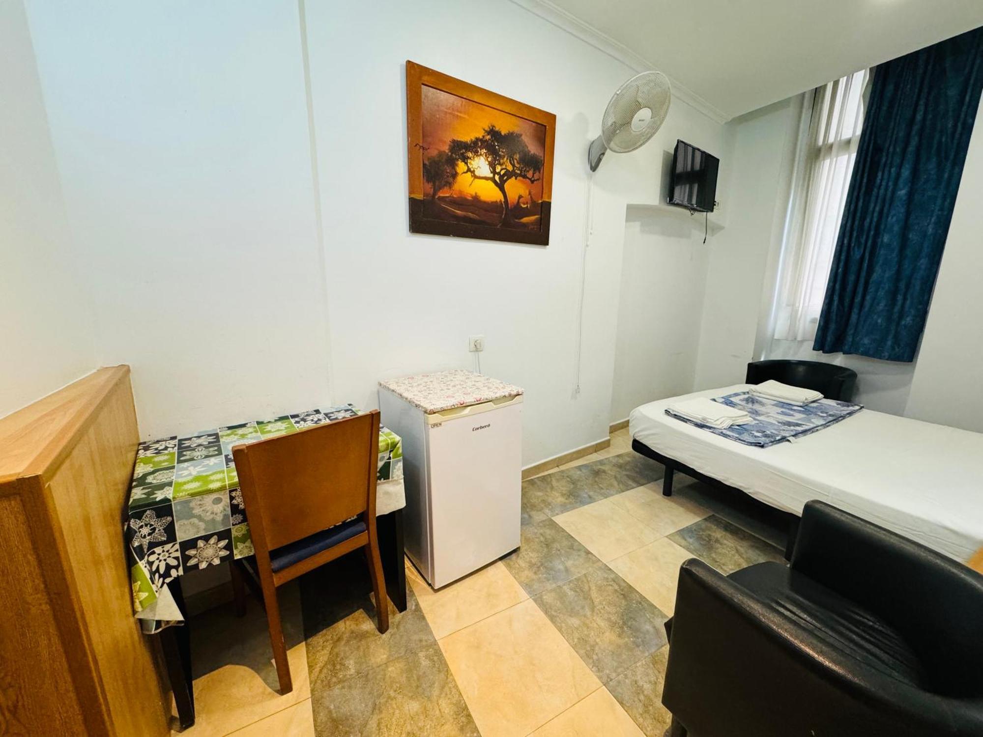 Hostal Mont Thabor บาร์เซโลนา ภายนอก รูปภาพ