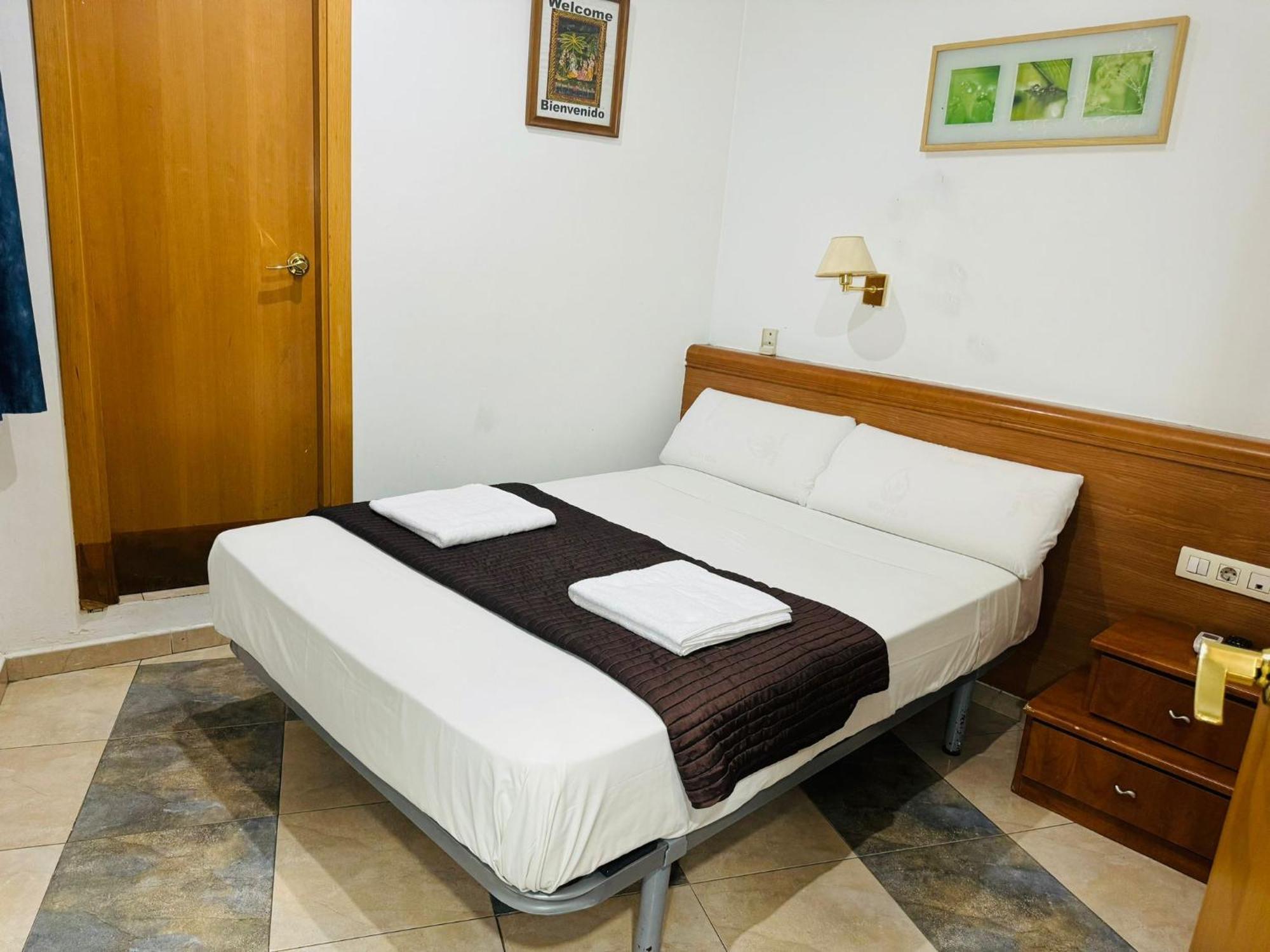 Hostal Mont Thabor บาร์เซโลนา ภายนอก รูปภาพ